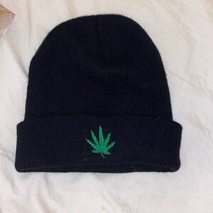 Mapleleaf beanie